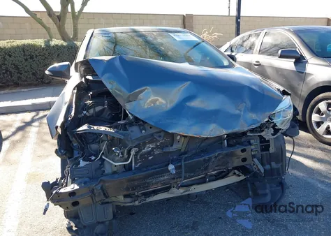 2018 Toyota Corolla Se z USA, uszkodzony, nr VIN 5YFBURHE5JP768047